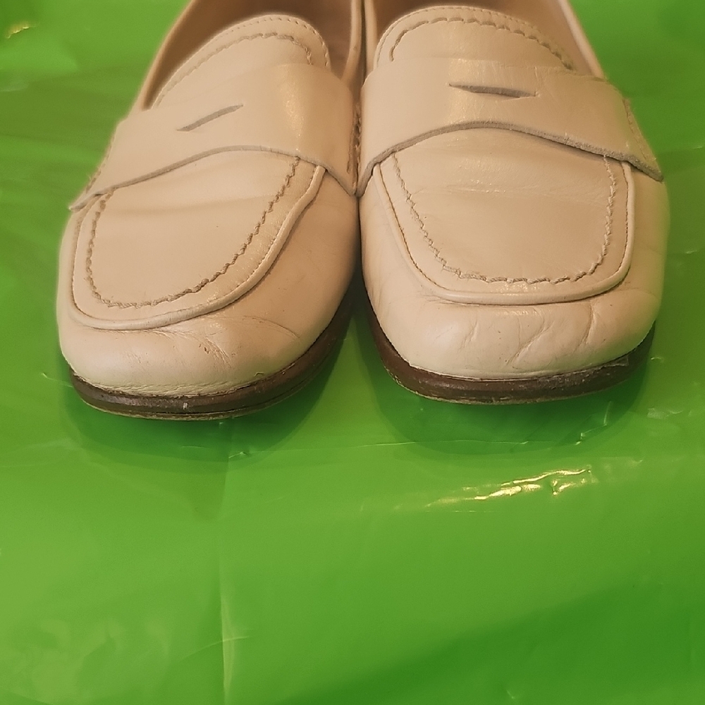 Coach Cream Moccasin-Style Flats with Classic Design - Picture 6 of 17